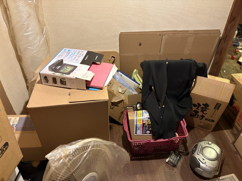 息子様からのご依頼でアパート（２K）の遺品整理を行いました。（品川区）の作業前の写真１