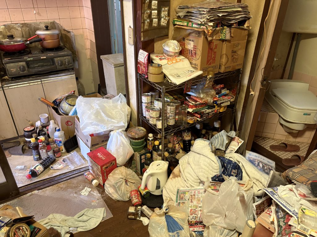 息子様からのご依頼でアパート（２K）の遺品整理を行いました。（品川区）の作業前の写真３
