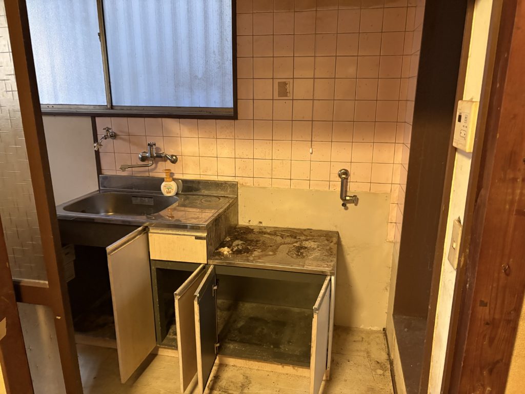 息子様からのご依頼でアパート（２K）の遺品整理を行いました。（品川区）の作業後の写真３